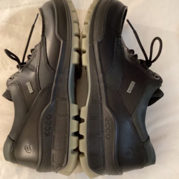 ECCO Track VI Men Low-Cut Black Gore-Tex Boots - Picture 12 of 15